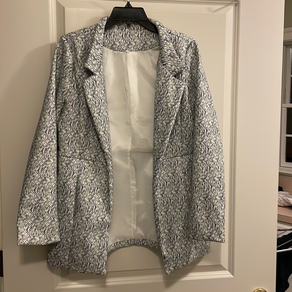 Women’s Navy & White Blazer Size Medium